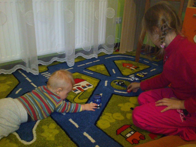 Перший килим в хаті ))